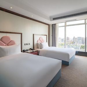 Deluxe Twin Suite